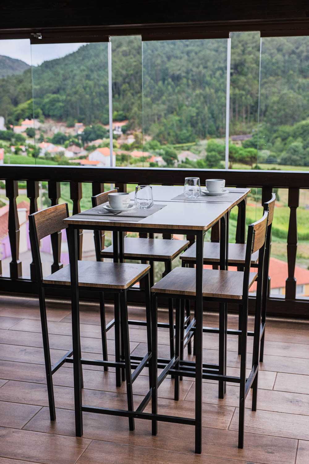 Terraza de la Pensión Playa de Soesto con vistas al valle